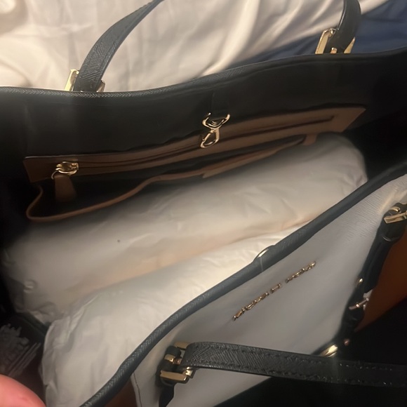 Large MK purse - Picture 2 of 3